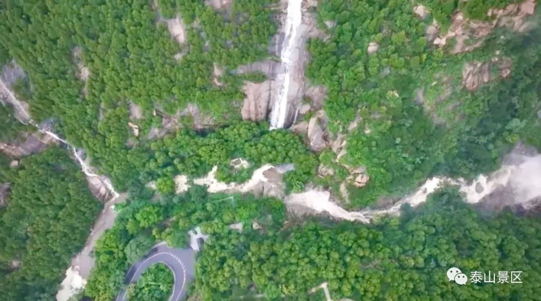 雨后泰山：飞瀑流泉依青山 碧波轻荡似明珠