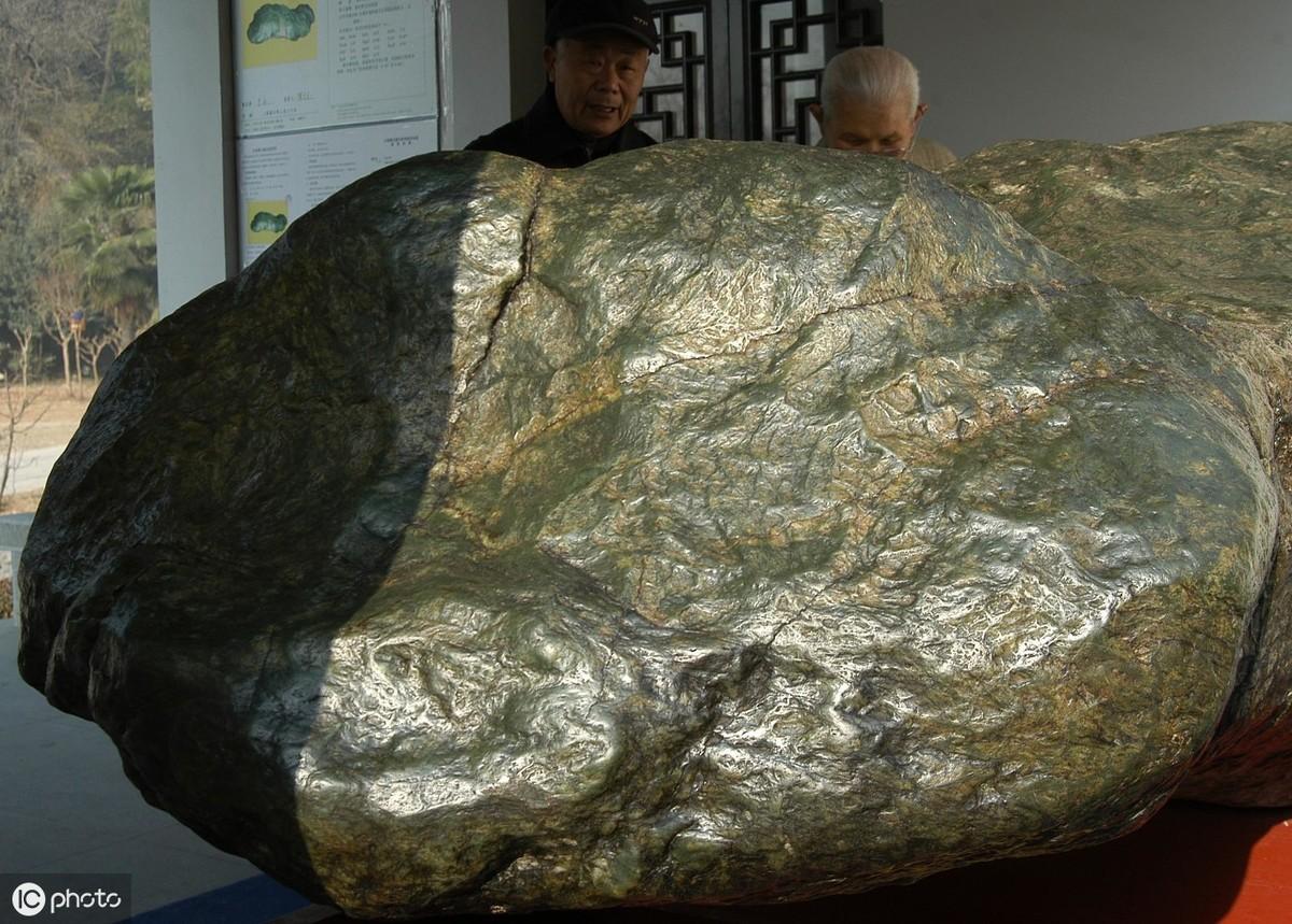 克拉玛依奇石_克拉玛依什么石头出名_克拉玛依特产石头