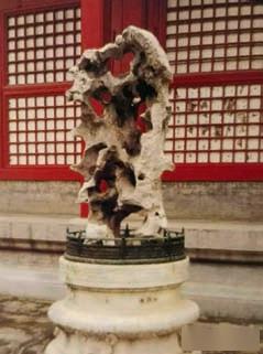 御花园三奇石是哪三种_御花园的石头_御花园奇石是什么材质