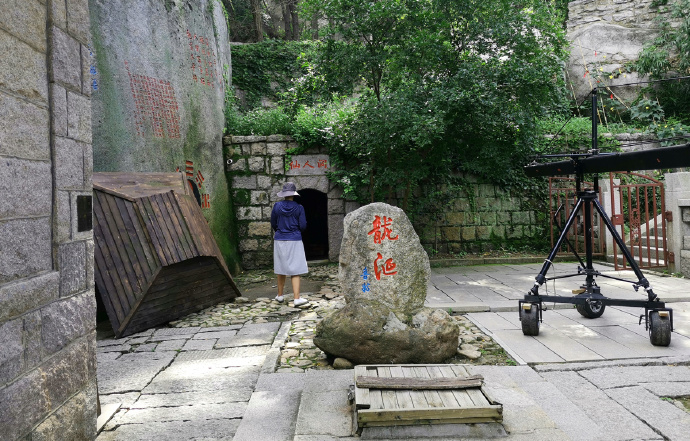 巨型泰山奇石_泰山的巨石_巨型泰山奇石图片