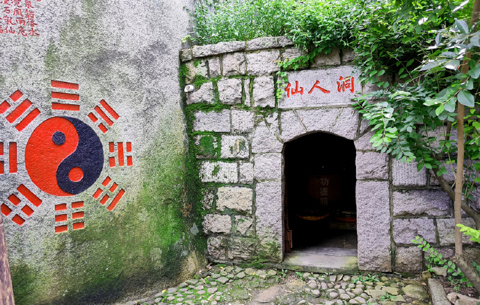 巨型泰山奇石图片_泰山的巨石_巨型泰山奇石