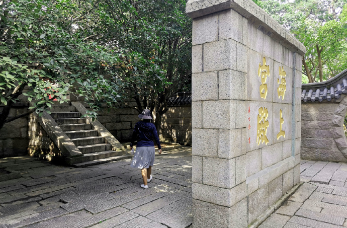 泰山的巨石_巨型泰山奇石_巨型泰山奇石图片