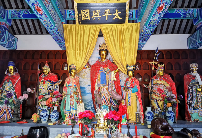 巨型泰山奇石_泰山的巨石_巨型泰山奇石图片