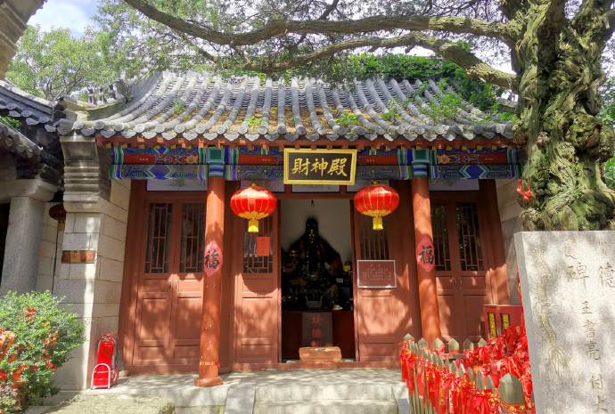 泰山的巨石_巨型泰山奇石_巨型泰山奇石图片