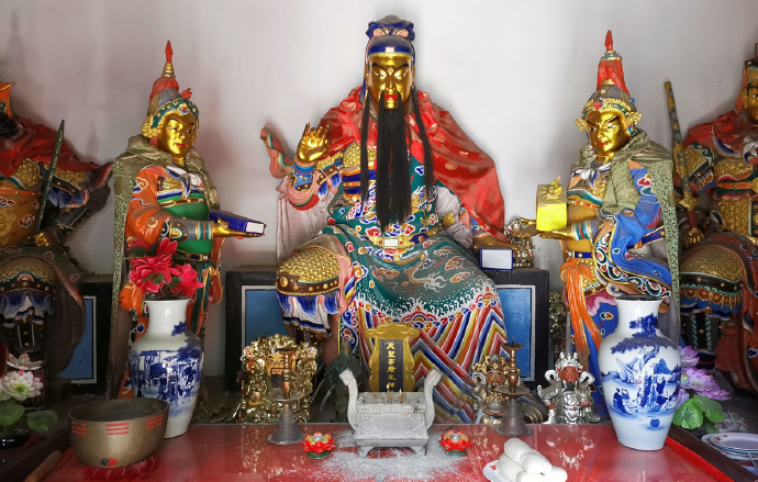 泰山的巨石_巨型泰山奇石_巨型泰山奇石图片