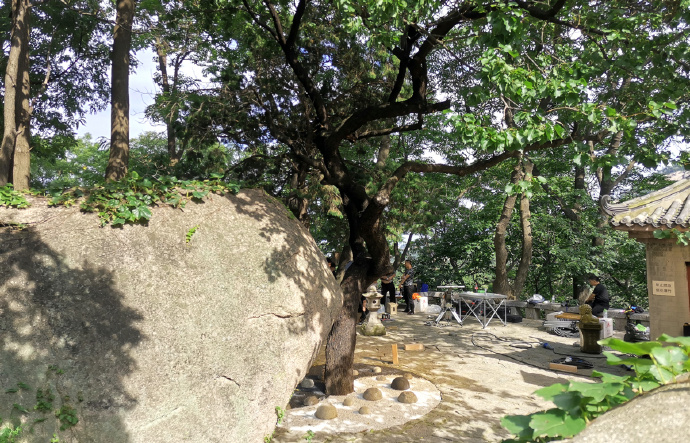 巨型泰山奇石图片_泰山的巨石_巨型泰山奇石