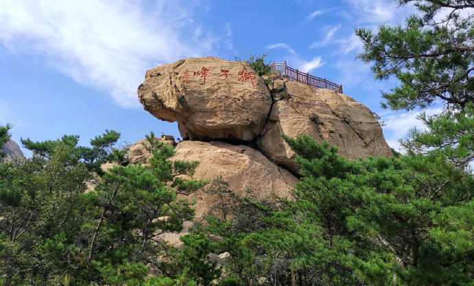 巨型泰山奇石_泰山的巨石_巨型泰山奇石图片
