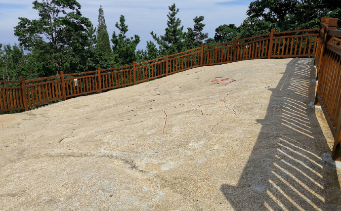 泰山的巨石_巨型泰山奇石_巨型泰山奇石图片