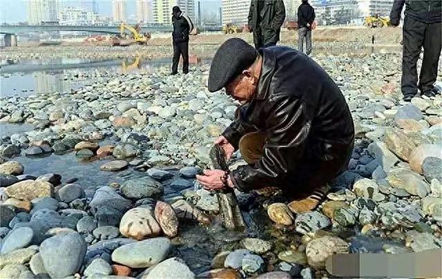 四川的“奇石村”：捡石头年入百万，石头背后的秘密